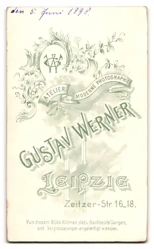 Fotografie Gustav Werner, Leipzig, Zeitzerstrasse 16-18, junge Bürgerliche leicht unbeholfen posierend