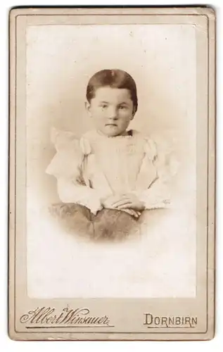 Fotografie Albert Winsauer, Dornbirn, Pfarrgasse, Kind im Kleid