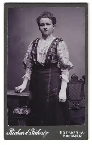 Fotografie Richard Jähnig, Dresden-A., Marienstrasse 12, Portrait junge Dame im modischen Kleid