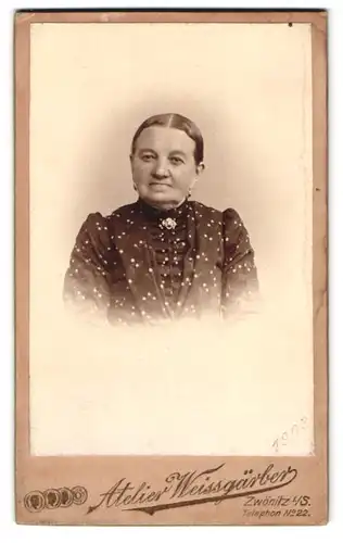 Fotografie Atelier Weissgärber, Zwönitz i /S., Portrait ältere Dame im gepunkteten Kleid