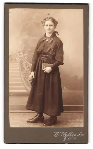 Fotografie H. Walbrecher, Zittau, Theodor Körner Allee, junge Konfirmandin im Portrait