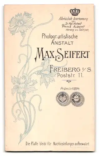 Fotografie Max Seifert, Freiberg i. S., Poststr. 11, Portrait eines elegant gekleideten jungen Paares