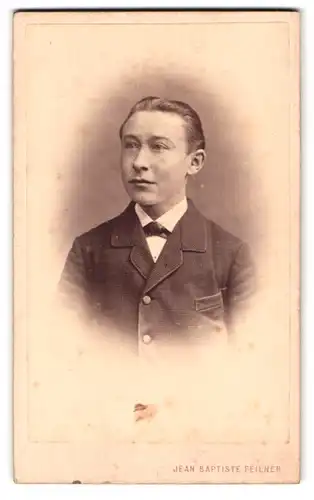 Fotografie Jean Baptiste Feilner, Bremen, Richtweg 6b, Portrait junhger Mann mit zurückgekämmtem Haar