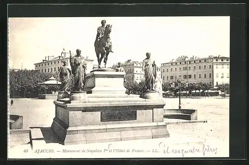 AK Ajaccio, Monument de Napoleon 1er et l`Hôtel de France