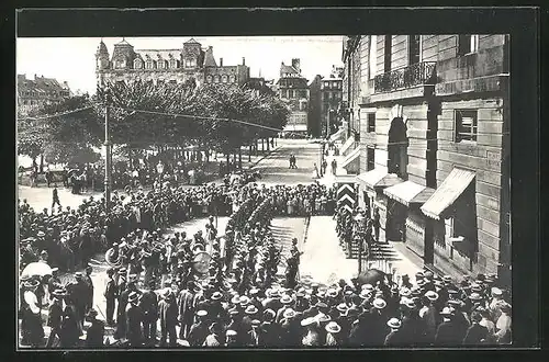 AK Strassburg, Kleberplatz, Aufziehen der Wachtparade