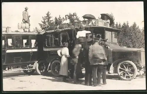 Fotografie Bus, Reisebus - Omnibus mit Fahrgästen