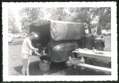 Fotografie Lastwagen, LKW-Pritsche zum Wohnmobil umgebaut