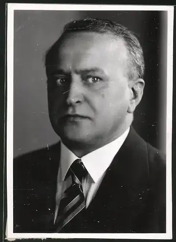 Fotografie Portrait Regierungsrat Rudolf Lissatz, Bühneninspekteur des Burgtheaters 1935