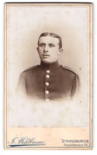 Fotografie J. Mehlbreuer, Strassburg i. E., Steinwallstr. 56, Portrait Soldat in Uniform Rgt. 138 mit Mittelscheitel