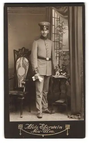 Fotografie Alois Eberwein, Neu-Ulm, Portrait Soldat in Uniform mit Kaiser Wilhelm Bart