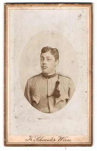 Fotografie K. Schneider, Wien, Neubaugasse 29, Portrait österreichischer Soldat in Uniform mit Schützenschnur