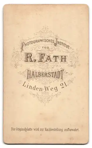 Fotografie R. Fath, Halberstadt, Linden-Weg 21, Portrait Soldat in Uniform mit Kette und Moustache