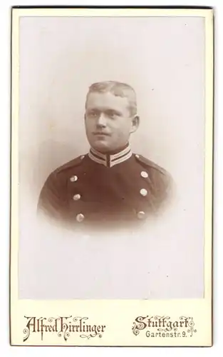 Fotografie Alfred Hirrlinger, Stuttgart, Gartenstr. 9, Portrait Chevaulegers in Garde Uniform mit Schnauzbart