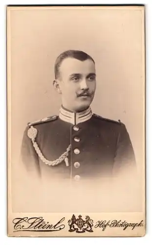 Fotografie C. Steinl, Potsdam, Brandenburger-Str. 63, Portrait Soldat in Garde Uniform mit Schützenschnur