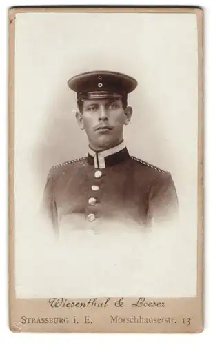 Fotografie Wiesenthal & Loeser, Strassburg i. E., Mörschhauserstr. 13, Portrait Einjährig-Freiwilliger Uffz. in Uniform