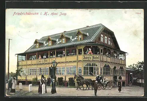 AK Friedrichsbrunn i. H., Hotel Jung, Gäste auf dem Balkon, Kutsche