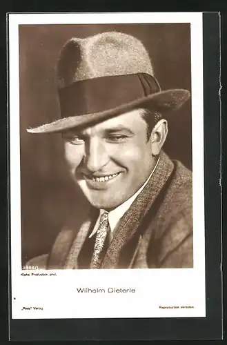 AK Schauspieler Wilhelm Dieterle mit lächelndem Gesicht