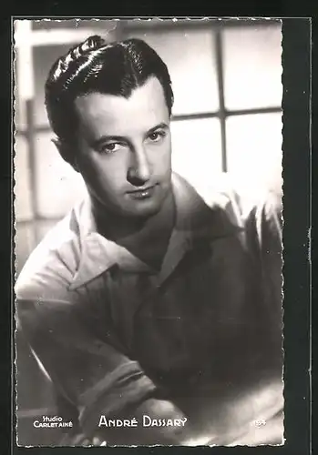 AK Schauspieler André Dassary mit gegeltem Haar