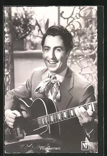 AK Schauspieler Vico Torriani mit Gitarre
