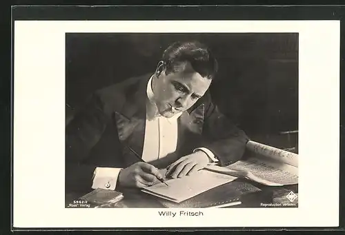 AK Schauspieler Willy Fritsch schreibt auf Notenpapier