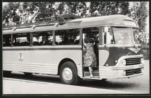 Fotografie Bus, Omnibus - Reisebus mit Dachgepäckträger