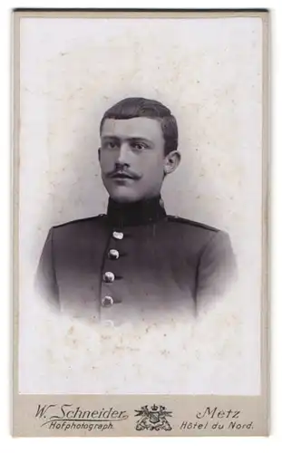 Fotografie W. Schneider, Metz, Hotel du Nord, Portrait Soldat in Uniform mit Moustache