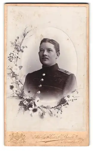 Fotografie Carl Beste, Minden, Bäcker-Str. 13, Portrait junger Soldat in Uniform Rgt. 15 im Passepartout