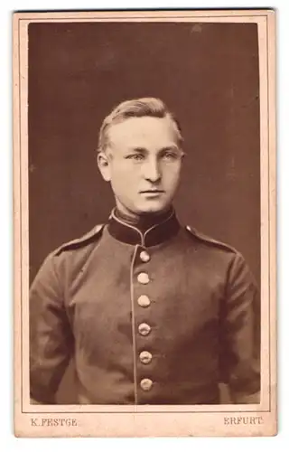 Fotografie K. Festge, Erfurt, Anger 51, Portrait junger blonder Soldat in Uniform