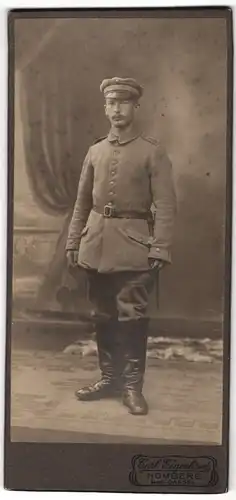 Fotografie Carl Eigenbrod, Homberg, Portrait Soldat in Feldgrau Uniform Art. Rgt. 237 mit Bajonett