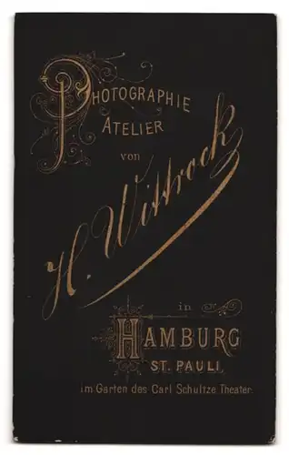 Fotografie H. Wittrock, Hamburg-St. Pauli, Portrait junger Herr in modischer Kleidung