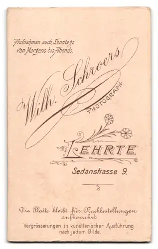 Fotografie Wilh. Schroers, Lehrte, Sedanstrasse 9, Portrait süsses Kleinkind im weissen Hemd