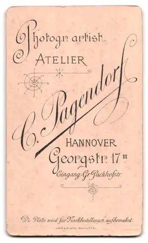 Fotografie C. Pagendorf, Hannover, Georgstrasse 17, Portrait junge Dame im modischen Kleid