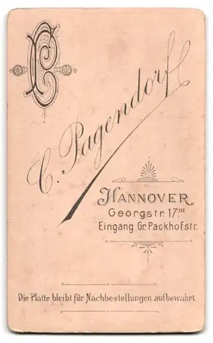 Fotografie C. Pagendorf, Hannover, Georgstrasse 17, Portrait junge Dame im modischen Kleid