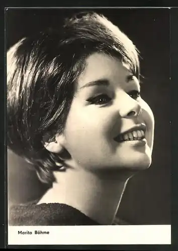 AK Schauspielerin Marita Böhme mit freundlichem Lächeln im Portrait