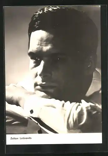 AK Schauspieler Zoltan Latinovits in nachdenklicher Pose