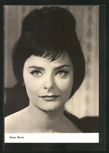 AK Schauspielerin Ilona Beres mit toupiertem Haar