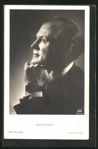 AK Schauspieler Josef Sieber, mit Armbanduhr