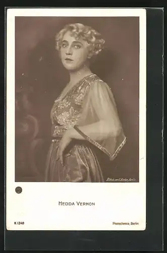 AK Schauspieler Hedda Vernon, in leichtem Kleid