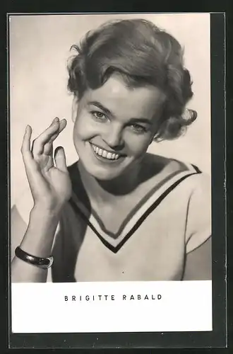 AK Schauspielerin Brigitte Rabald im Portrait mit freundlichem Lächeln