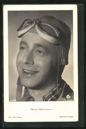 AK Schauspieler Heinz Rühmann mit Fliegerkappe im Portrait