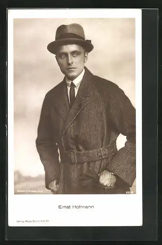 AK Schauspieler Ernst Hofmann im Trenchcoat mit Hut