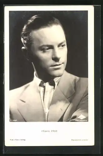 AK Schauspieler Hans Holt im Anzug mit ernstem Blick