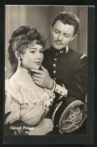 AK Schauspieler Gérard Philipe als Frauen betörender Leutnant Armand