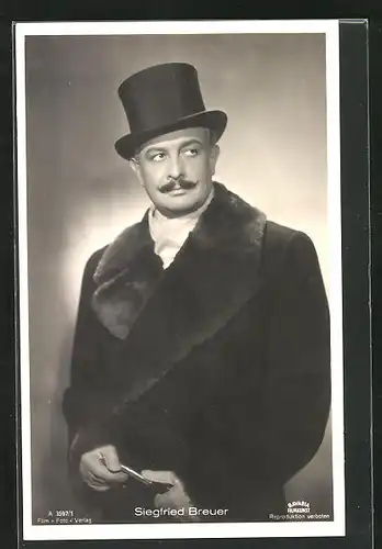 AK Schauspieler Siegfried Breuer im Mantel mit Zylinderhut