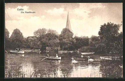 AK Eutin, Die Stadtbucht mit Booten und Schwänen