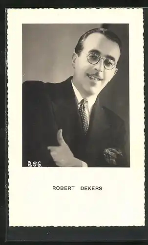 AK Schauspieler Robert Dekers mit Brille