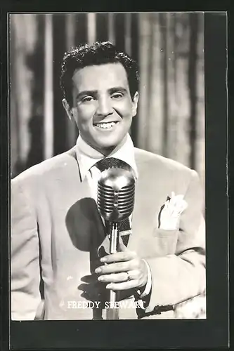 AK Schauspieler Freddy Stewart am Mikrophon