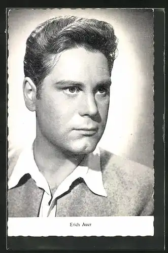 AK Schauspieler Erich Auer blickt in die Ferne