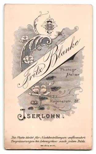 Fotografie Fritz Blanke, Iserlohn, Hagenerstr. 31, Portrait dunkelhaariger junger Mann mit Fliege im Jackett