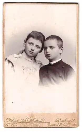 Fotografie Atelier Nauhaus, Hamburg, Speersort 24, Portrait niedliches Kinderpaar in eleganter Kleidung